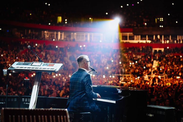 Saša Matić izdao novu pesmu ‚‚Ne gledaj preko ramena‚‚