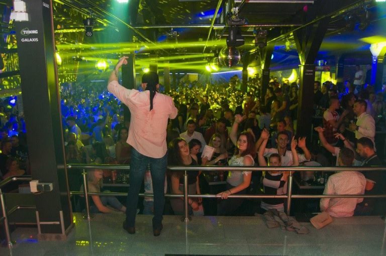 Crni održao spektakularni koncert u Srebreniku!