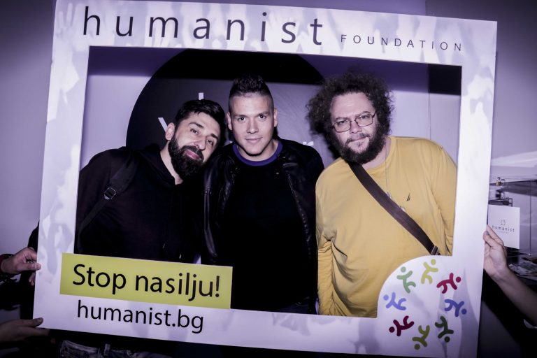 Fondacija „Humanist“ organizovala je  prvo  „Veče prijatelja“, u sredu, 27. juna, u „ XL“ baru (Terazije 13), sa početkom od 20h.