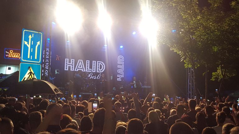 Halid Bešlić održao koncert pred više desetina hiljada ljudi u Priboju!