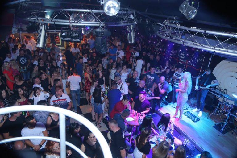 NAPRAVILA “HAOS” U PRIJEPOLJU: Dara Bubamara održala veliki koncert u diskoteci Cotton Club Big!
