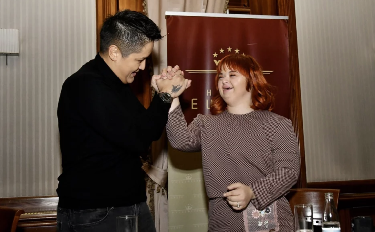 Azri ispunjena želja: Marija Šerifović stigla iz Beograda samo radi nje !