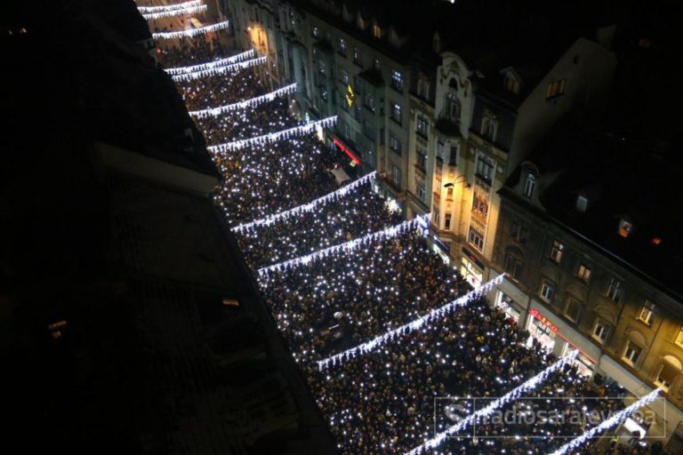 Sarajevo i dalje slavi: Nezaboravna noć uz legendarne hitove Zabranjenog pušenja