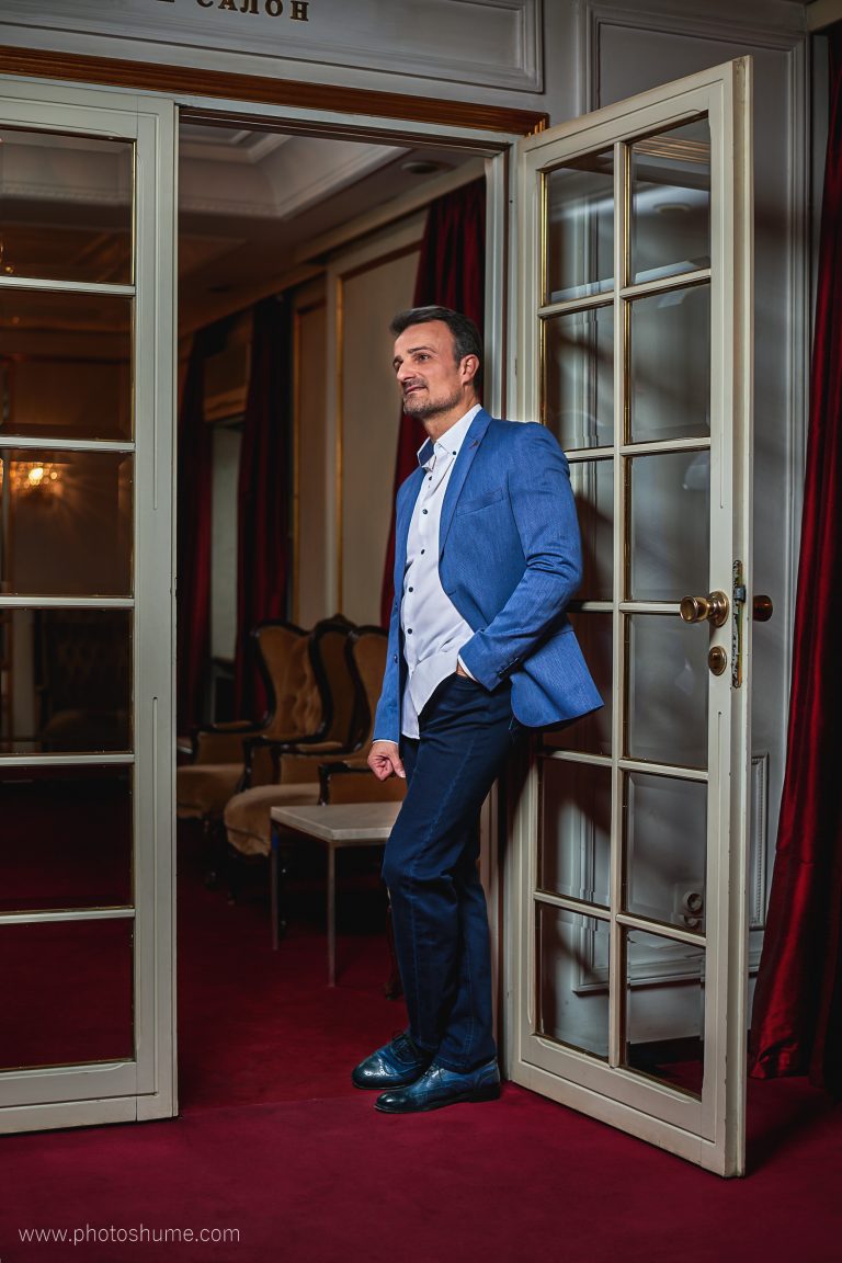 Pevač jedva uspeo da zadrži suze