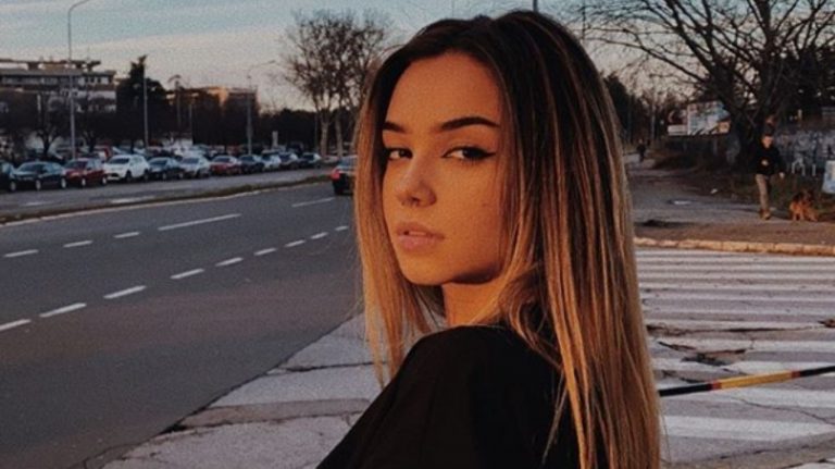 Breskvica se kroz pesmu obratila hejterima