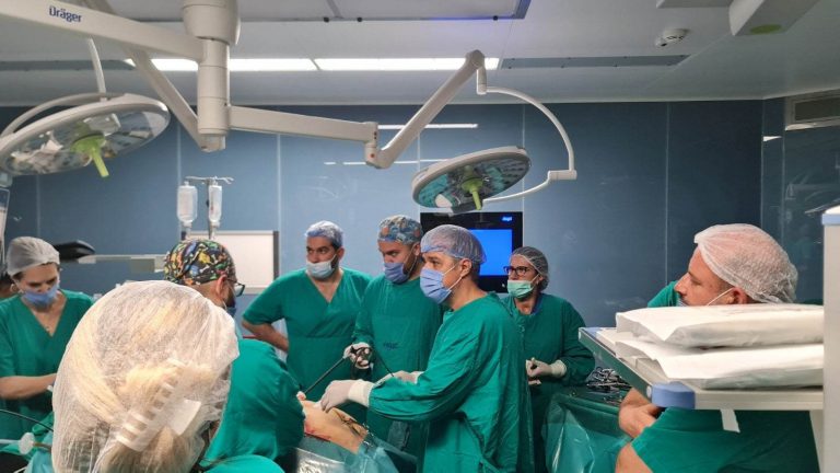 Doktor Veličković otkriva da je gojaznost uzela maha u toj meri, da često operišu po dva ili više pacijenata iz iste porodice!