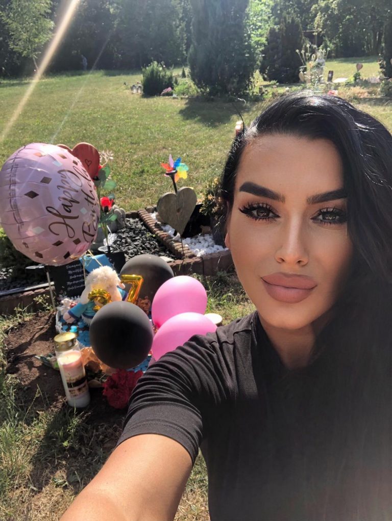 IDALJE TUGA U ARMININOM SRCU! POSETILA GROB SVOG VOLJENOG (FOTO)