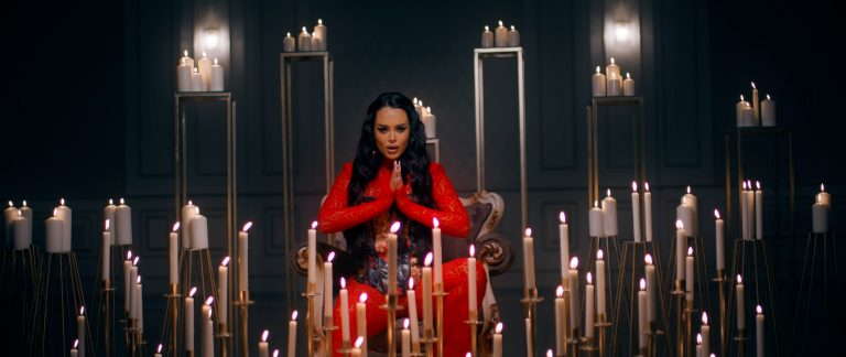 Žena od sultana propagira „NOVU RELIGIJU“! Vrela Tijana em, u sado-mazo kadrovima!