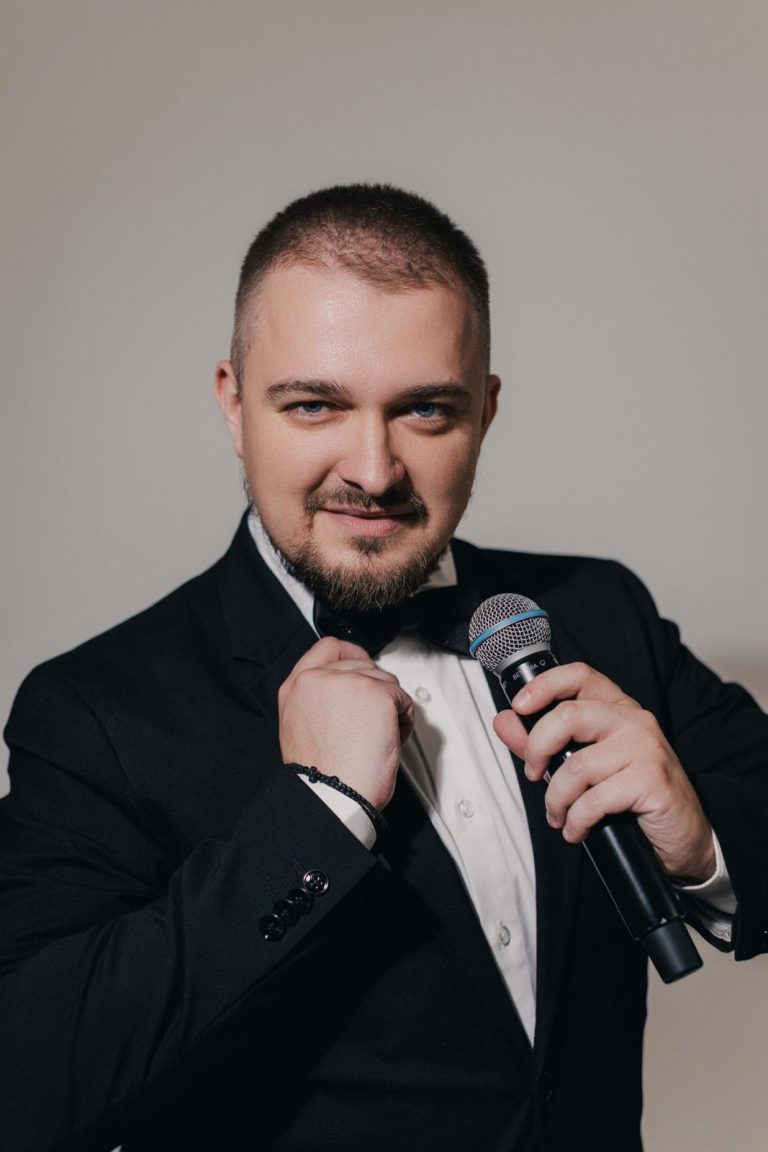 Pevače spojio razvod, ali je prste umešala i Ceca Ražnatovic! On je čest gost u vili muzičke zvezde: “Spasioče naš”