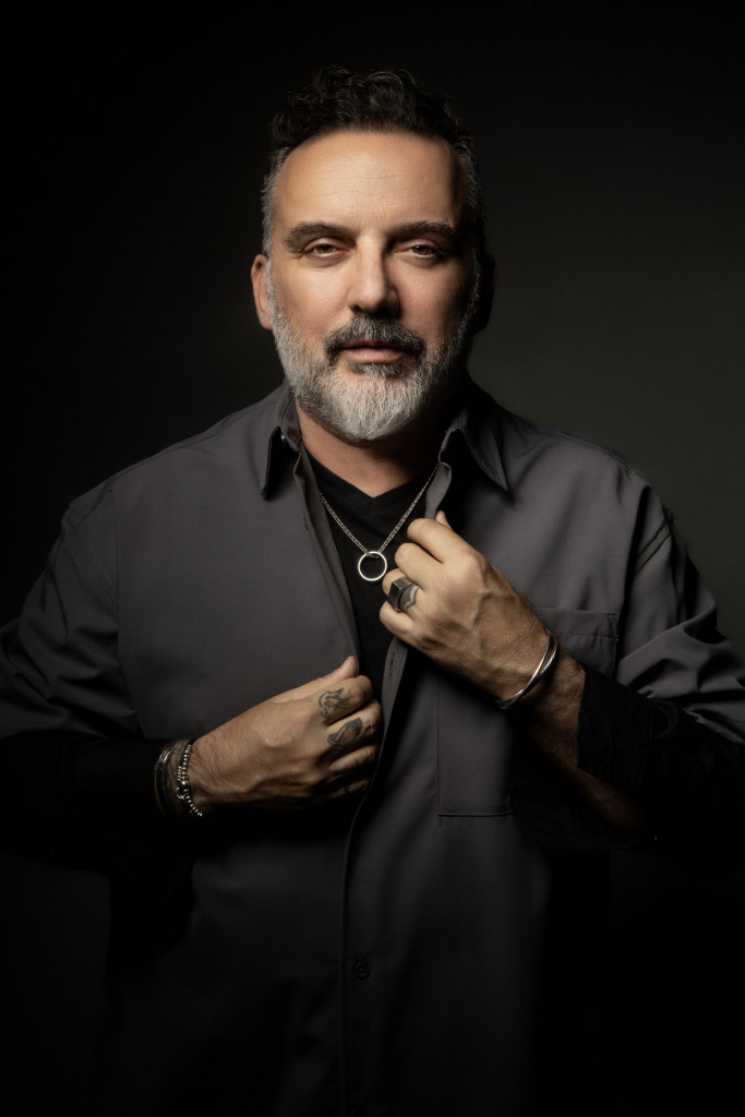 TONY CETINSKI U NOVOJ PESMI “PIŠI PROPALO” PORUČUJE: LJUBAV PREMA DECI TREBA BITI NA PRVOME MJESTU! VELIKI KONCERT U SAVA CENTRU NA JESEN