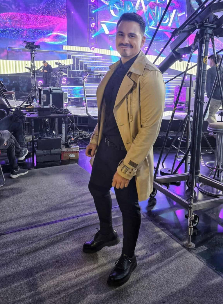 NE STIŠAVA SE SKANDAL OKO “JEFTINE” PESME! Bojan Bjelić ZAPUŠIO Kebi usta: “Gospodinu Kojiću bi bilo bolje da se drži ogledala i svojih “skupih” obrva!