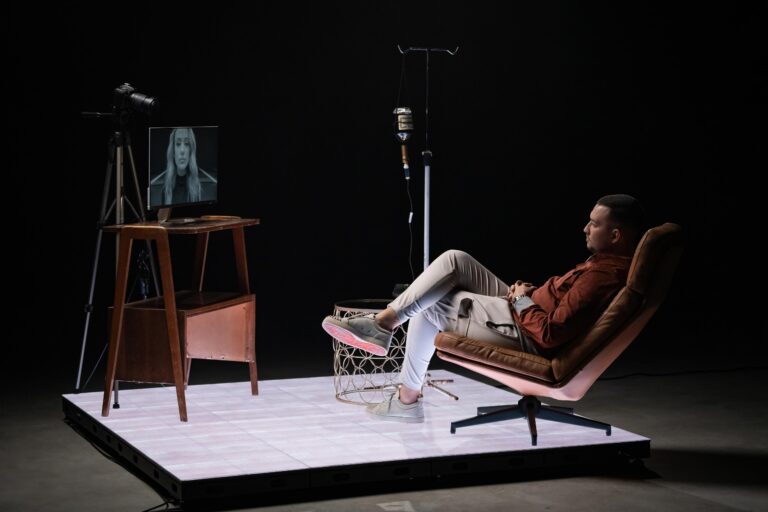 Haos na estradi! Uroš Živković objavio tri pesme, završio na infuziji viskijem!