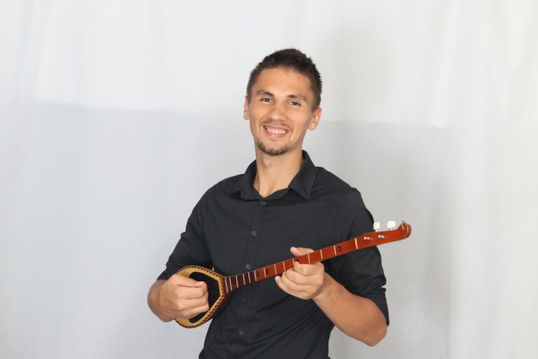 Haris Koljenović za Balkan Stars : “Z planu su i novi muzički projekti koje ću uskoro predstaviti svojim pratiocima.”