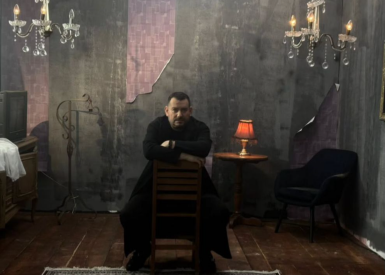 Peđa Medenica sprema novi album, a stajlingom iz spota privukao posebnu pažnju