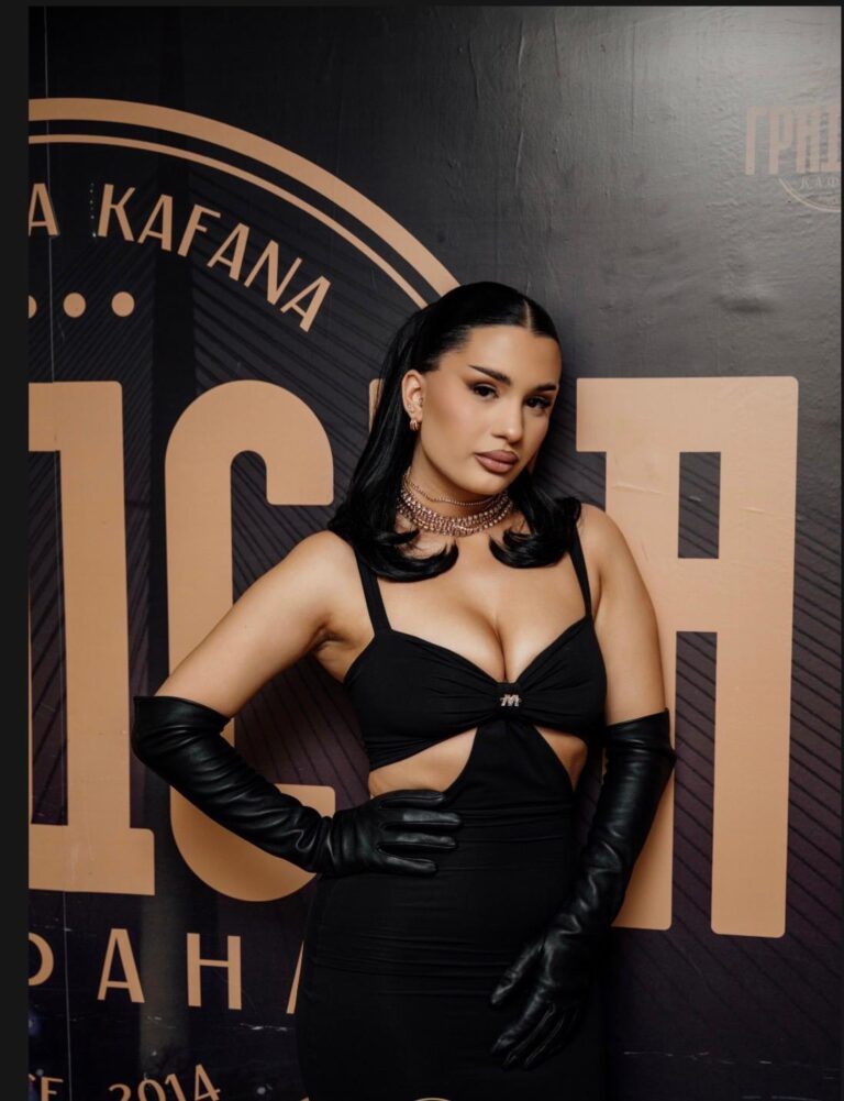 Zorana Micanovic sinoć je nastupila u “Beogradskoj kafani” .